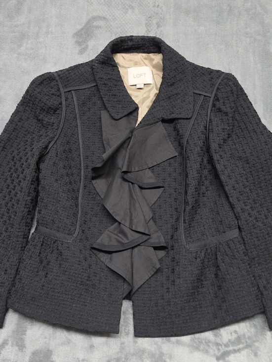 LOFT Jackets & Blazers - LOFT Black Ruffle Front Textured Blazer Sz 4